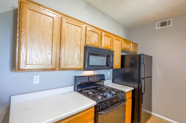 Building Photo - 3 Bedroom North Las Vegas Condo Convenient...