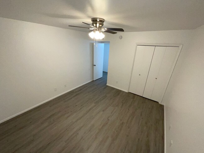 Building Photo - Eastside townhome completely remodeled, he...