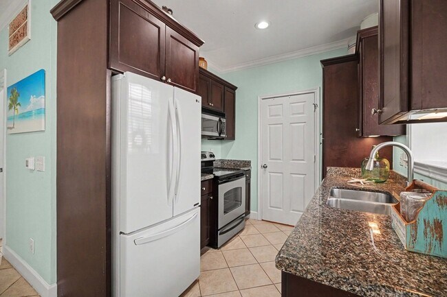 Building Photo - 7000 Seawall Blvd