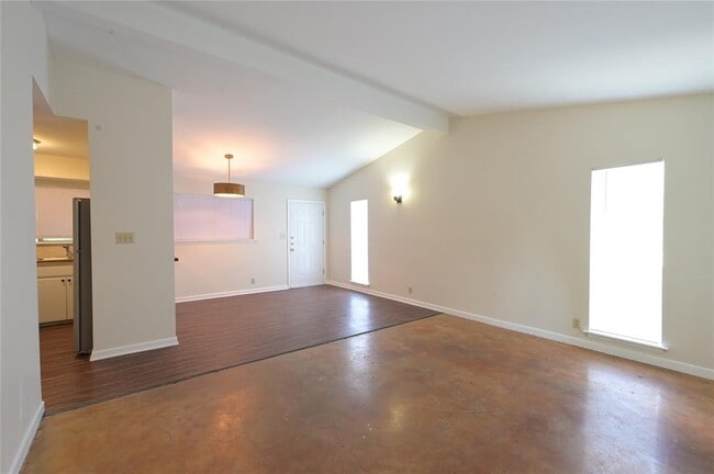 Building Photo - 2303 Western Trails Blvd