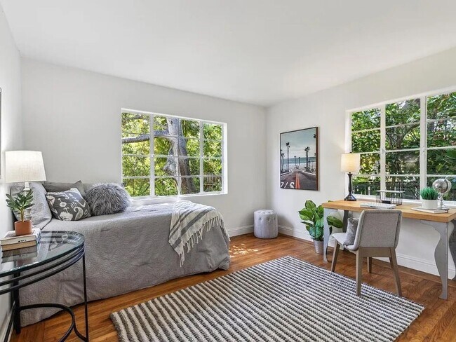 Building Photo - Great 3/2 in Incredible Downtown Location