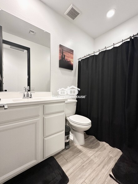 Building Photo - 8956 W Solano Dr
