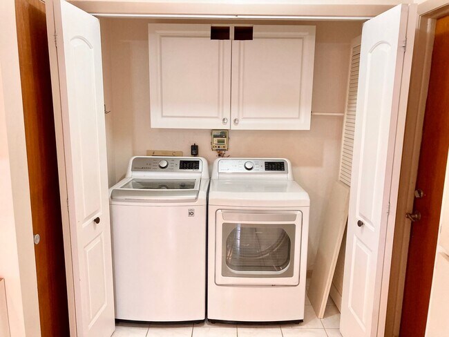 Building Photo - Available soon! 2 bedroom, 1.5 bath home w...