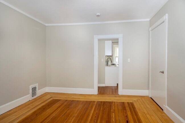 Building Photo - 90 Safford St