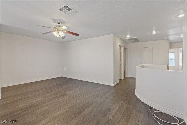 Building Photo - 227 Palmarosa St