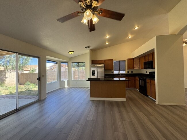 Building Photo - 4 BEDROOMS CULDESAC LOT ACROSS FROM PARK