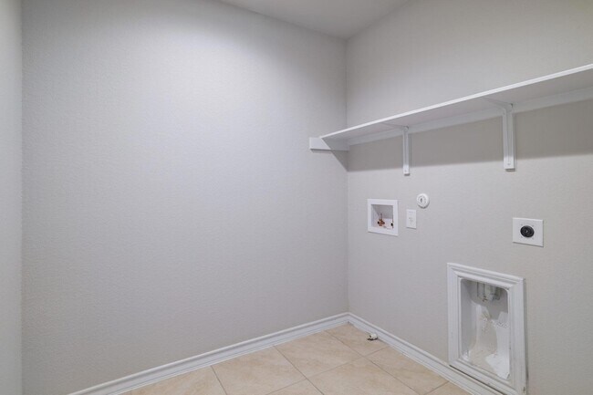 Building Photo - 6792 Catania Loop