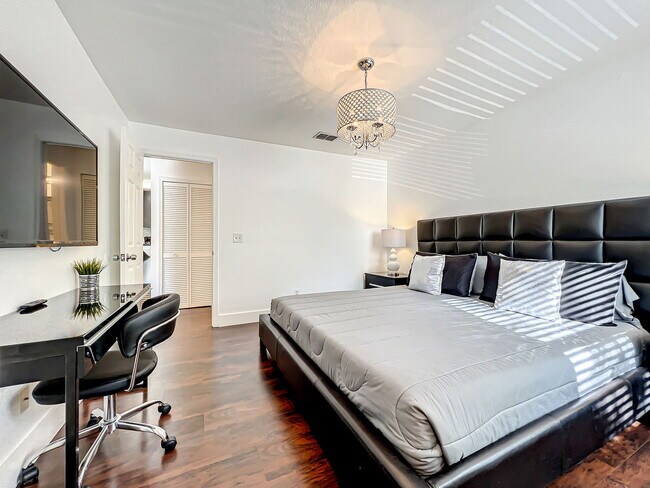 Building Photo - Pissarro Drive, Orlando, FL 32819 - 1 BR 1 BA condo