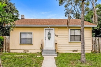 Building Photo - 926 13th Ave N