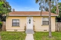 Building Photo - 926 13th Ave N