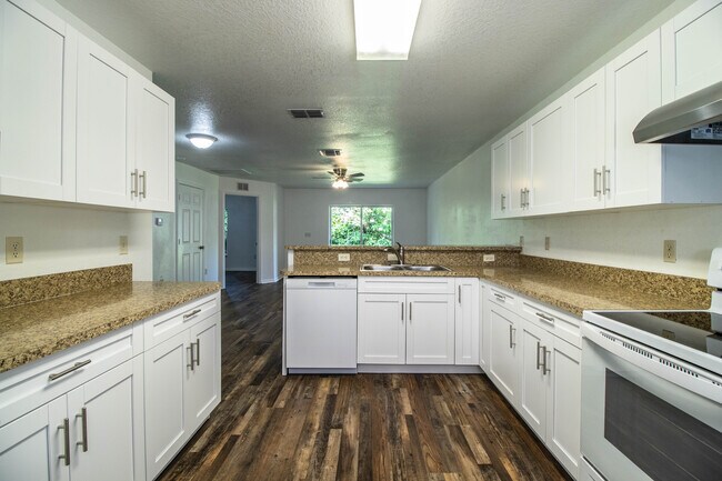 Kitchen - 1600 E Hooker St
