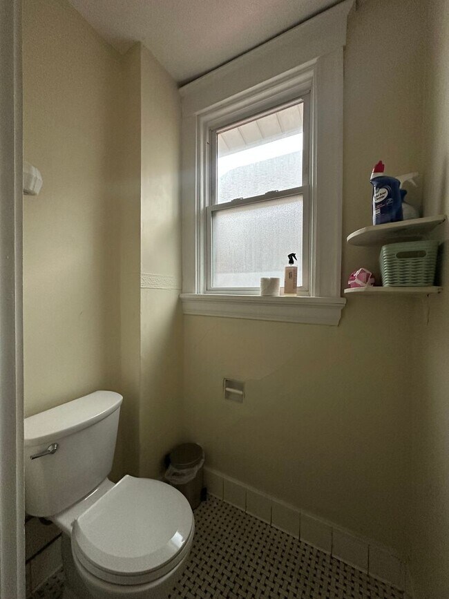 Building Photo - 5-6 Bedroom House in Clifton