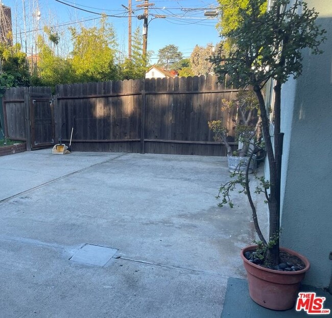 Building Photo - 1516 Talmadge St