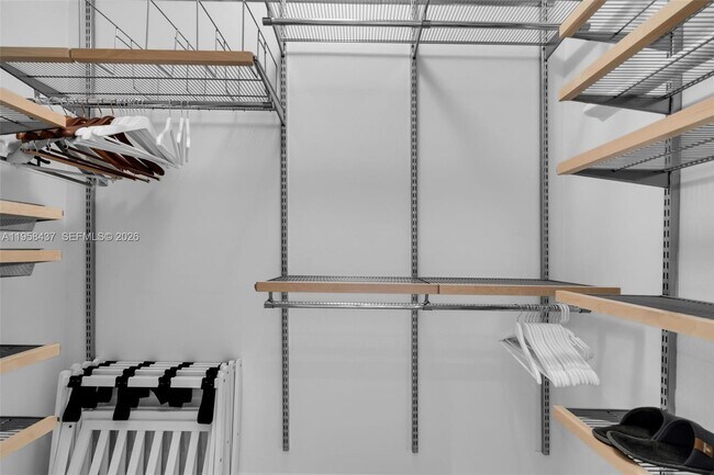 Building Photo - 785 Crandon Blvd