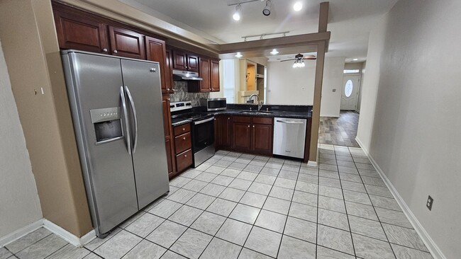 Building Photo - 2548 Maggie Cove