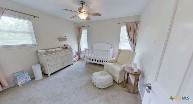 Building Photo - 323 Cardinal Dr