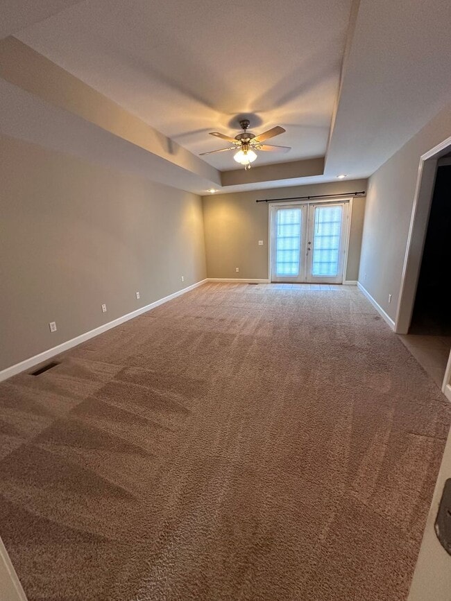 Building Photo - Eagle Landing - End Unit