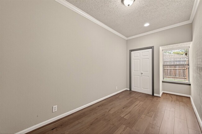Building Photo - 4024 Breakwood Dr