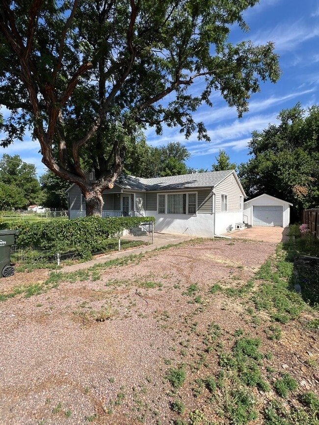 Building Photo - 2 Bedroom Home in Lincoln Park