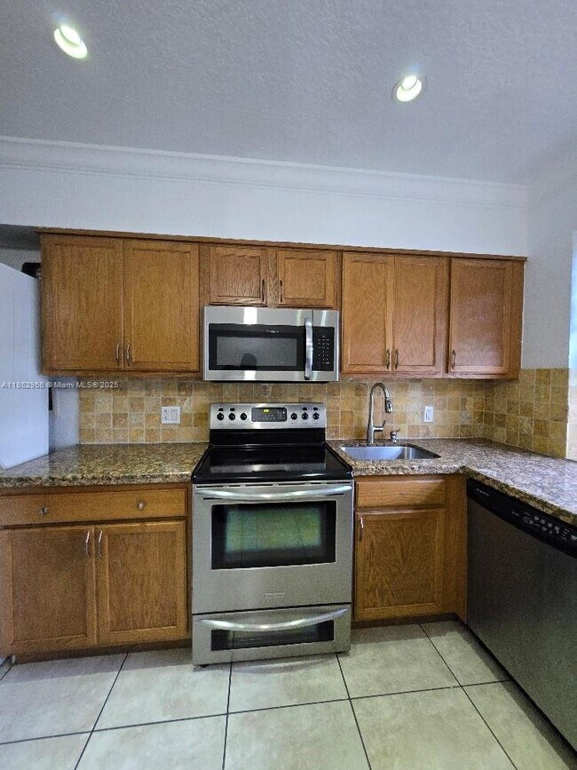 Building Photo - 1701 N Treasure Dr