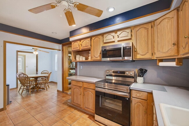Building Photo - 704 Juniper Dr