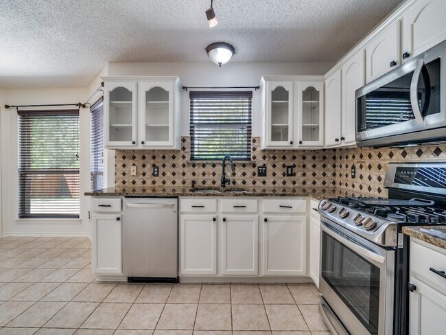 Building Photo - 8605 Treasure Cove