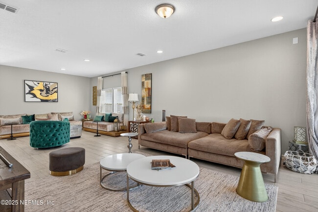 Building Photo - 460 Archstone Wy