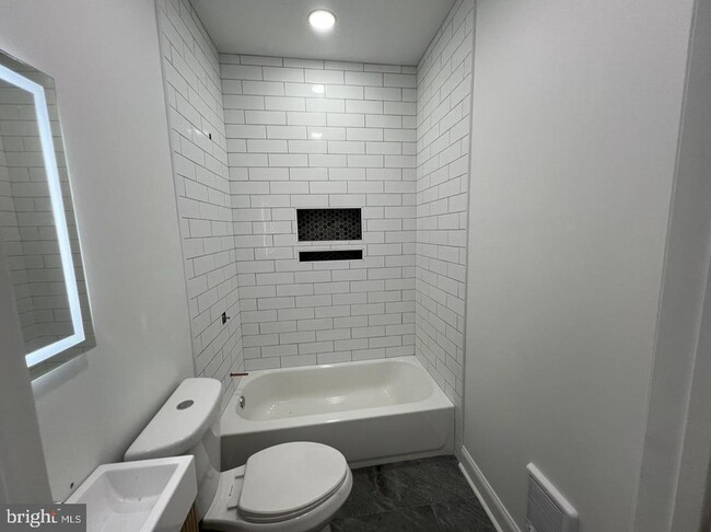 Building Photo - 2115 E Chelten Ave