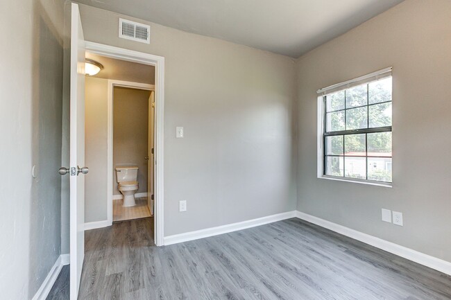 Building Photo - 1 bed 1 bath apartment for lease!