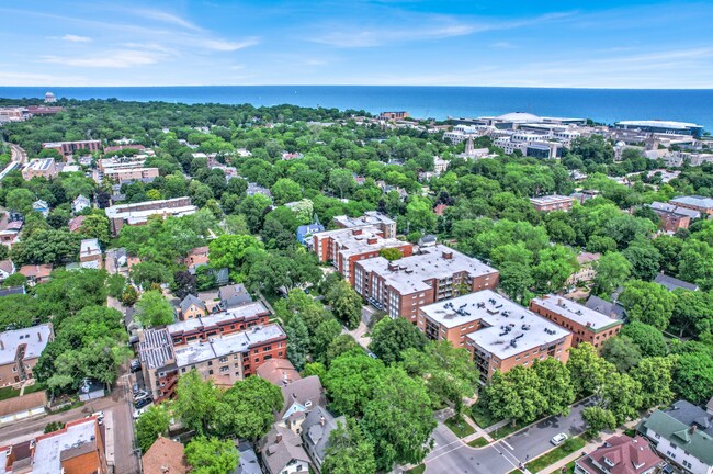 Building Photo - 2000 Sherman Ave