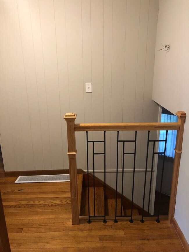 Building Photo - Newly renovated 4BR/2BA home, across from IU Stadium and Golf Course!