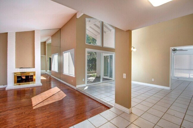 Building Photo - Beautiful 4B/2BA Home in Rancho Bernardo for Lease!