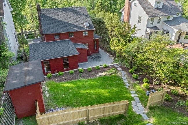 Building Photo - 152 Main St