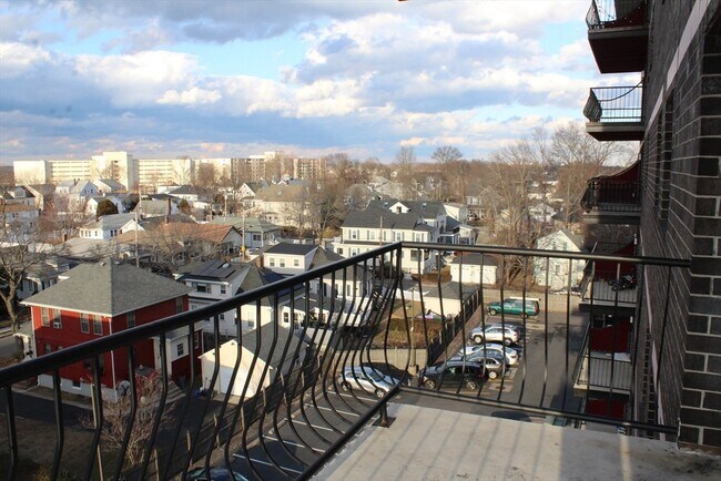 Building Photo - 500 Washington St