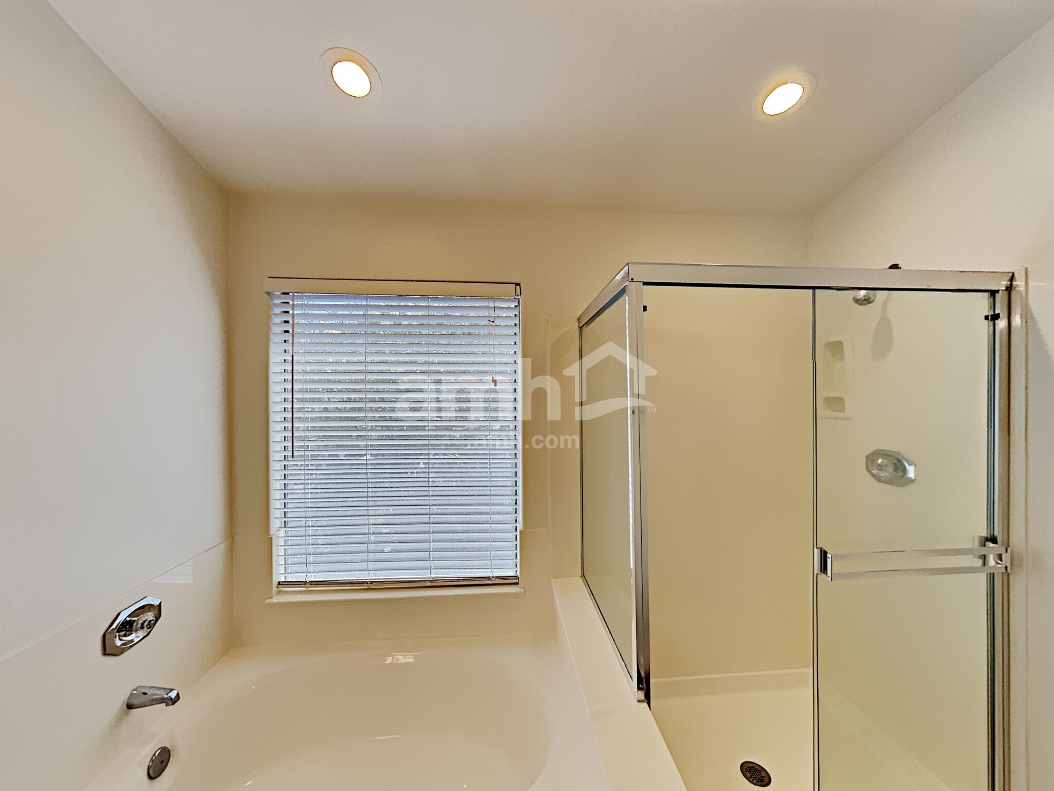 Building Photo - 518 W San Remo St