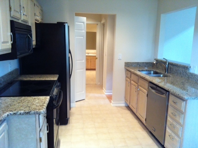 Building Photo - 2 bedroom 2 bath Townhome in Naples