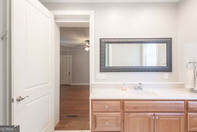 Building Photo - 356 Jackson St