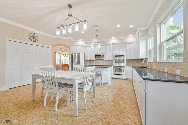 Building Photo - 9280 River Otter Dr