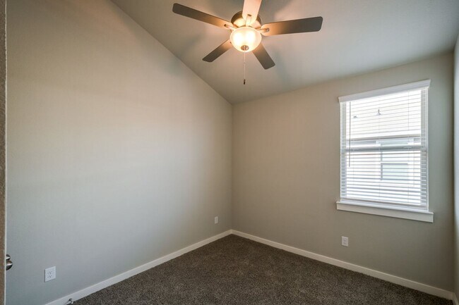 Building Photo - GORGEOUS 2 BEDROOM FOUR PLEX LOCATED IN MIDLOTHIAN ISD!
