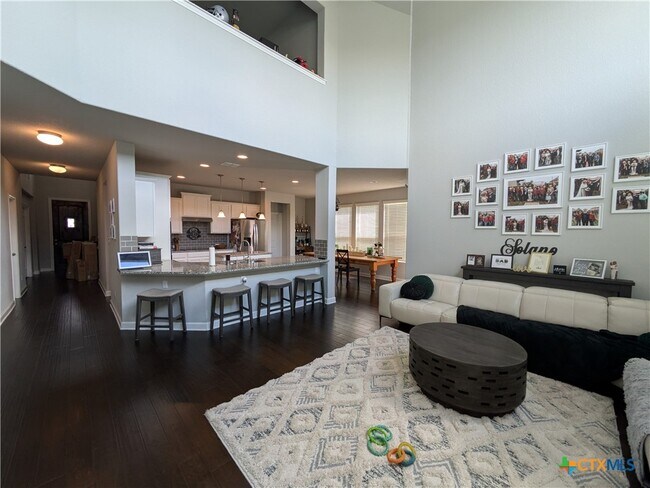 Building Photo - 892 Maple Dr