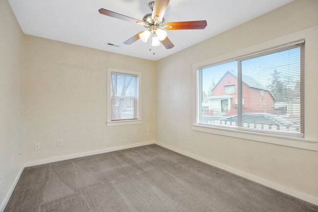 Building Photo - Great townhome near downtown Spokane