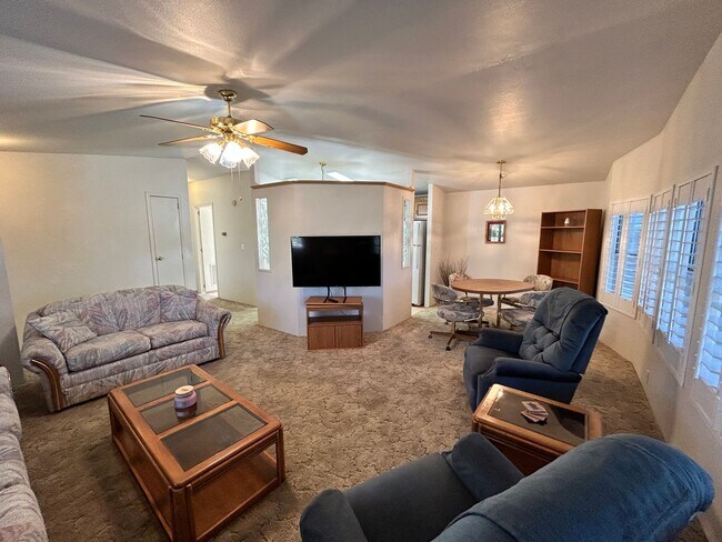Building Photo - Charming 2-Bedroom 2-Bathroom Furnished Ma...