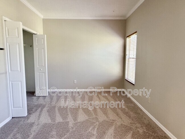 Building Photo - 2300 The Oaks Blvd
