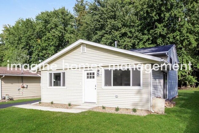 Building Photo - Fully Renovated Split-level 3 Bedroom Home...