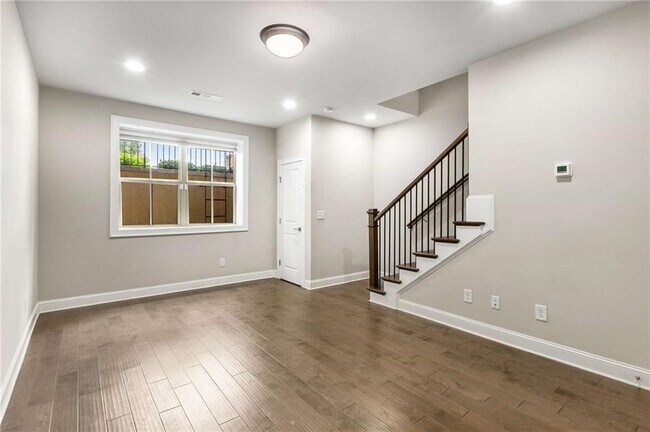 Building Photo - 4312 Parkside Pl