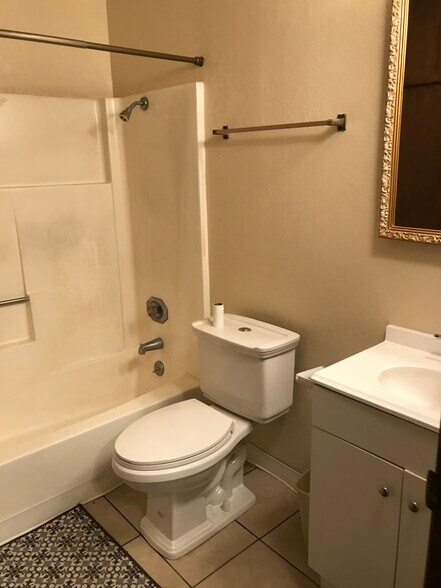 Building Photo - 1111 Willow St