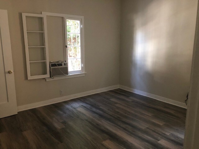 Building Photo - 410 N Orange Grove Ave