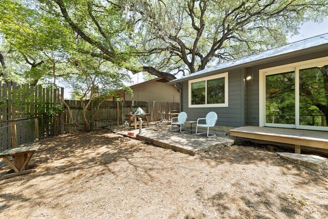 Building Photo - 5206 Suburban Dr