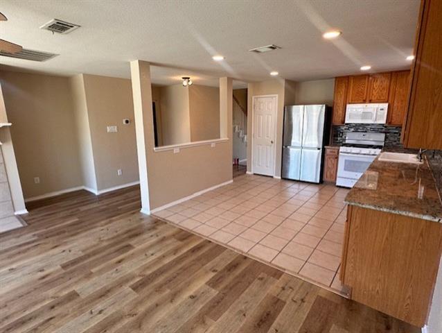Building Photo - 5880 Crestview Dr