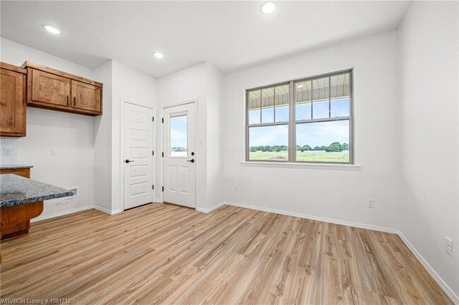 Building Photo - 105 Countryside Wy